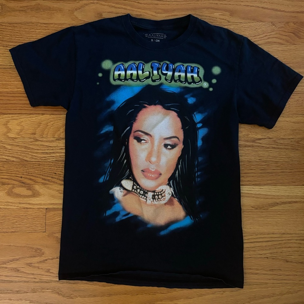 Aaliyah T-Shirt Women’s Small Black One in a Million Graphic Tee Y2K Music